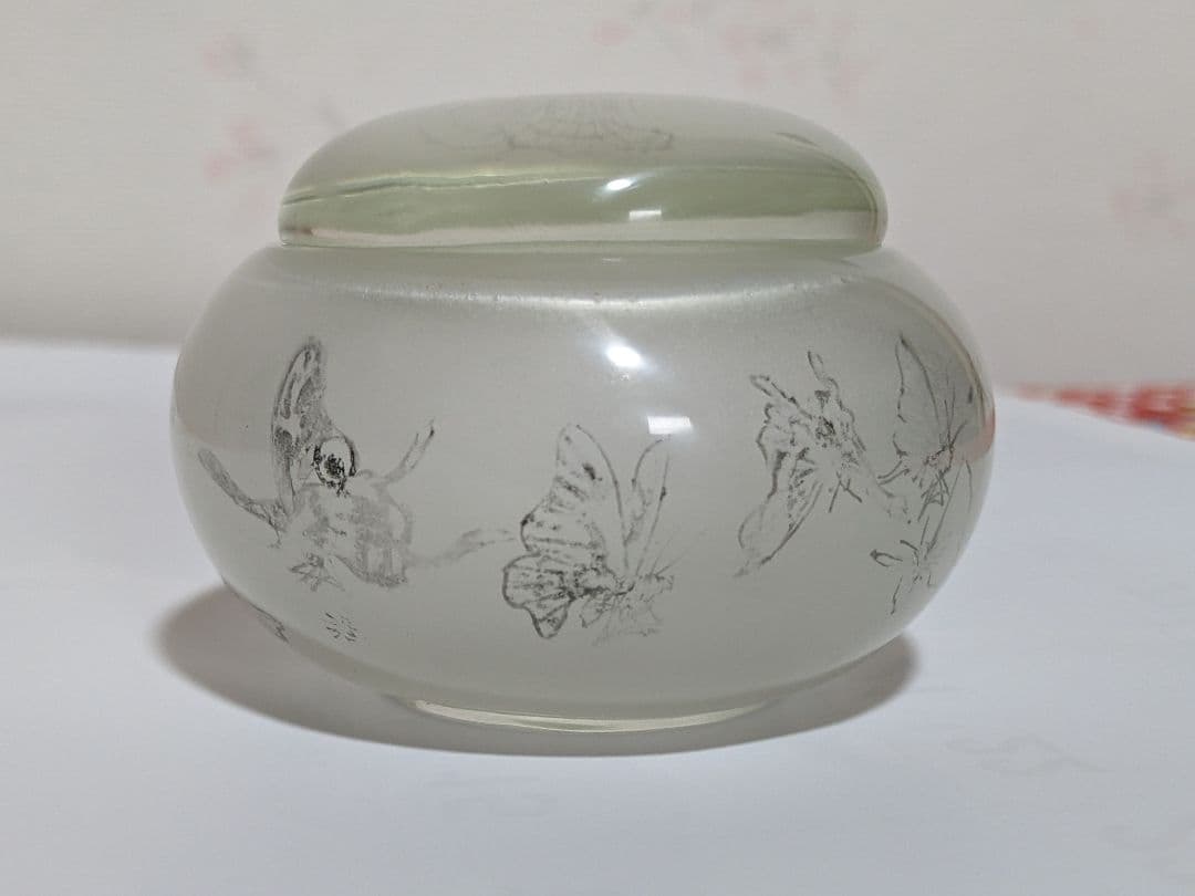 ♦中国 古玩 群蝶図 ガラス絵 化粧入 蓋付き瓶 壺 化粧道具 鼻煙壺 骨董品