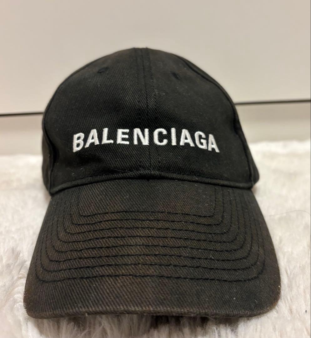 BALENCIAGA 黒 定番ロゴキャップ