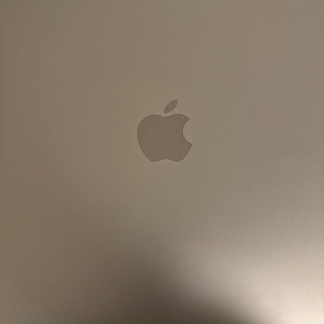 MacBook Pro 13.3㌅ M1 2020 バッテリー98%