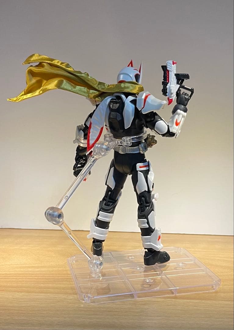 s.h.figuarts 仮面ライダーギーツ　マグナム　フィーバー