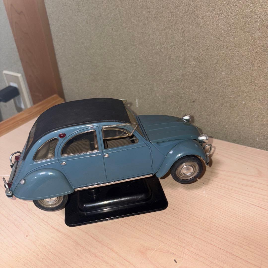 フランス製シトロエン自動車だと思います。