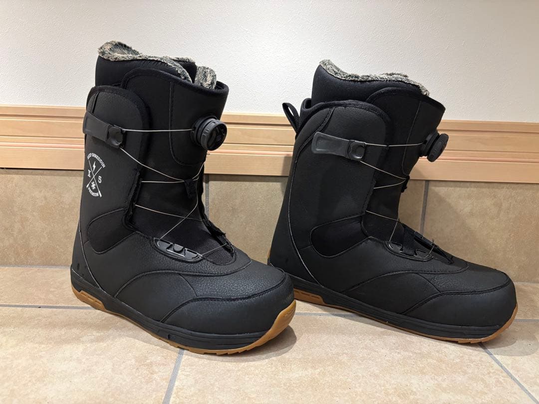 スノーボードブーツ 黒 ボアライニング