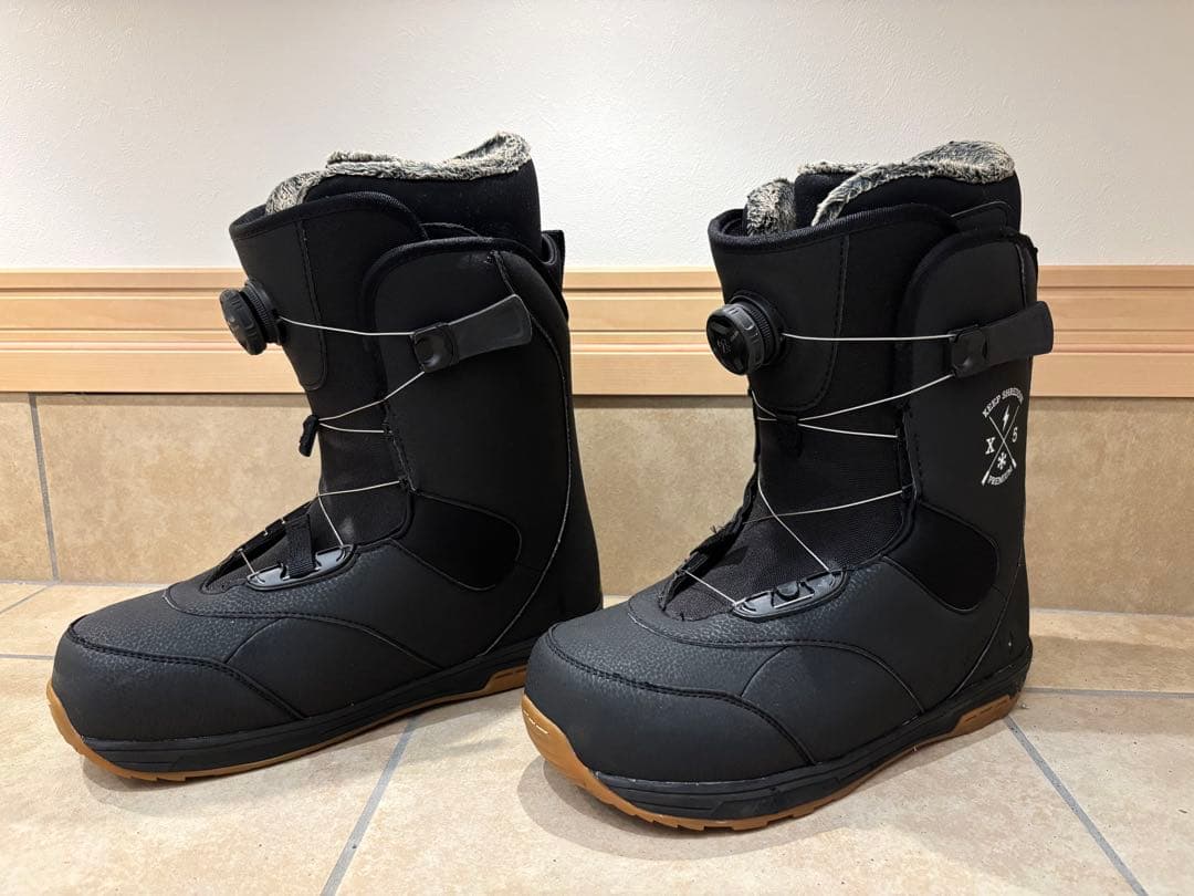 スノーボードブーツ 黒 ボアライニング