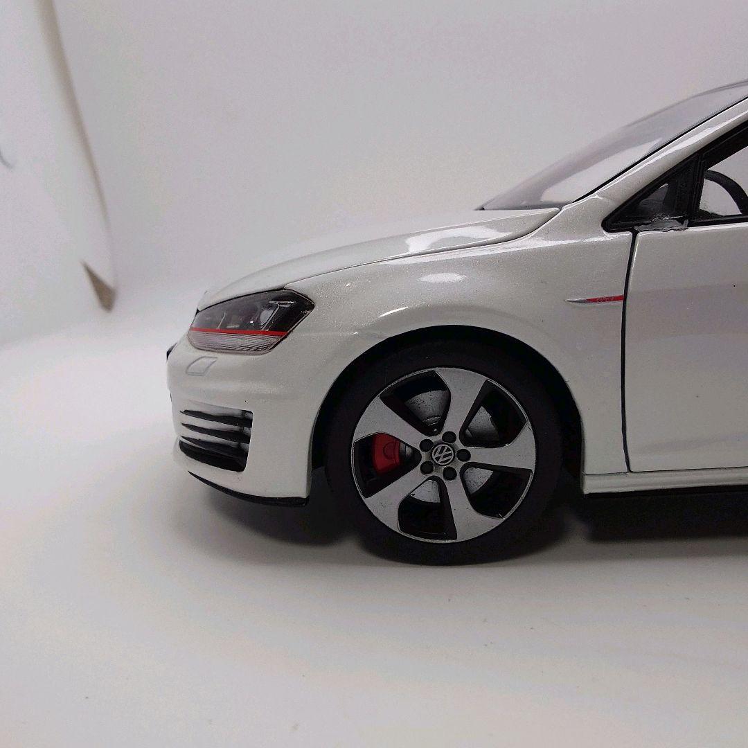 1/18　フォルクスワーゲン　ゴルフ７　GTI　ホワイト　ディーラー正規品