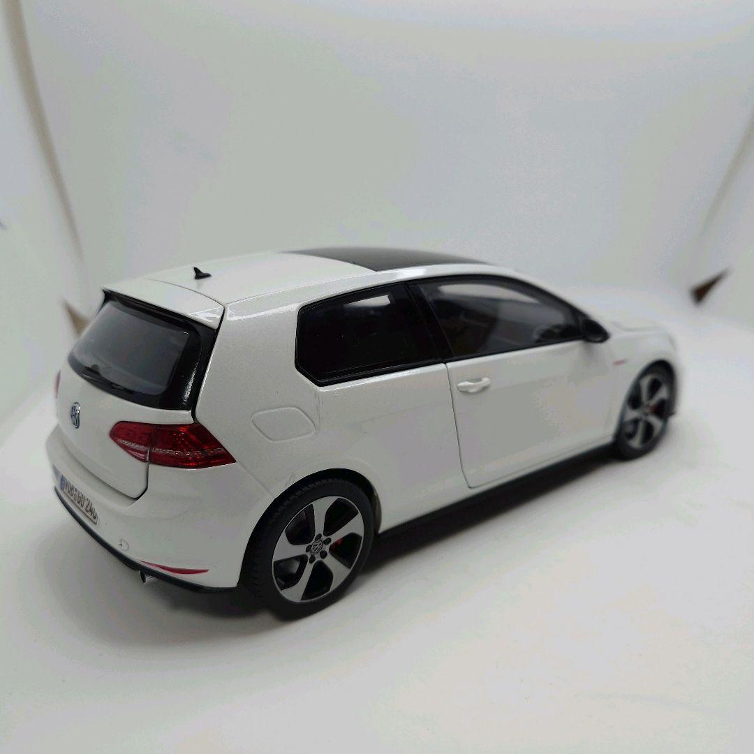 1/18　フォルクスワーゲン　ゴルフ７　GTI　ホワイト　ディーラー正規品