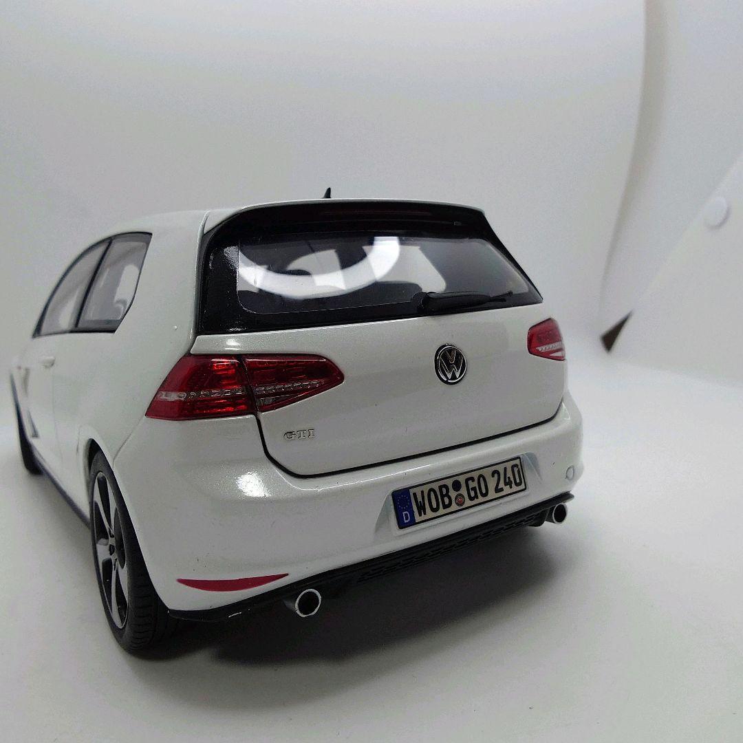 1/18　フォルクスワーゲン　ゴルフ７　GTI　ホワイト　ディーラー正規品