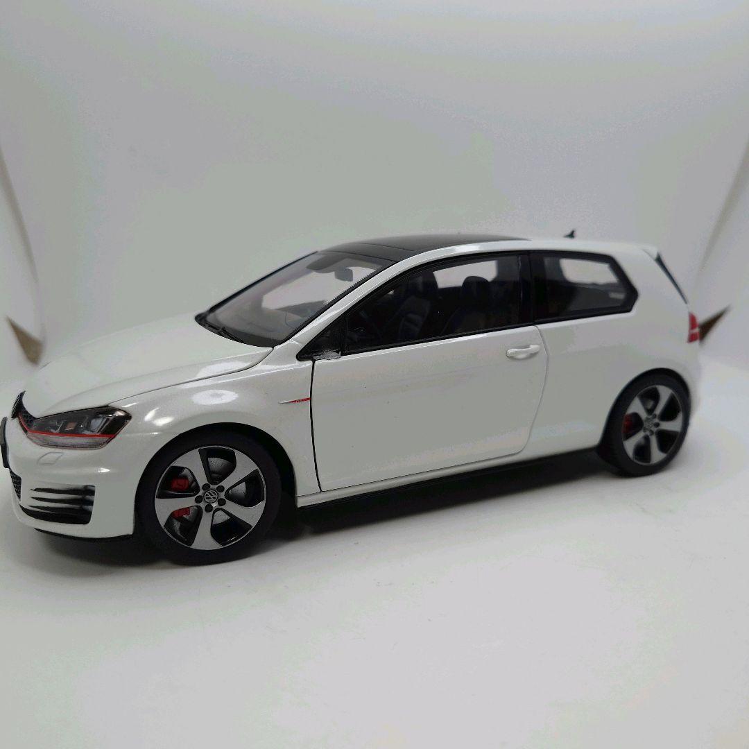 1/18　フォルクスワーゲン　ゴルフ７　GTI　ホワイト　ディーラー正規品