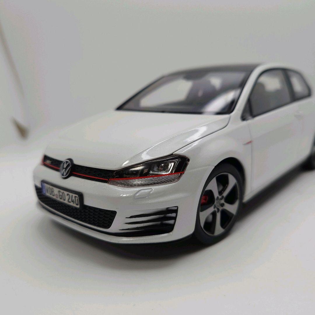 1/18　フォルクスワーゲン　ゴルフ７　GTI　ホワイト　ディーラー正規品