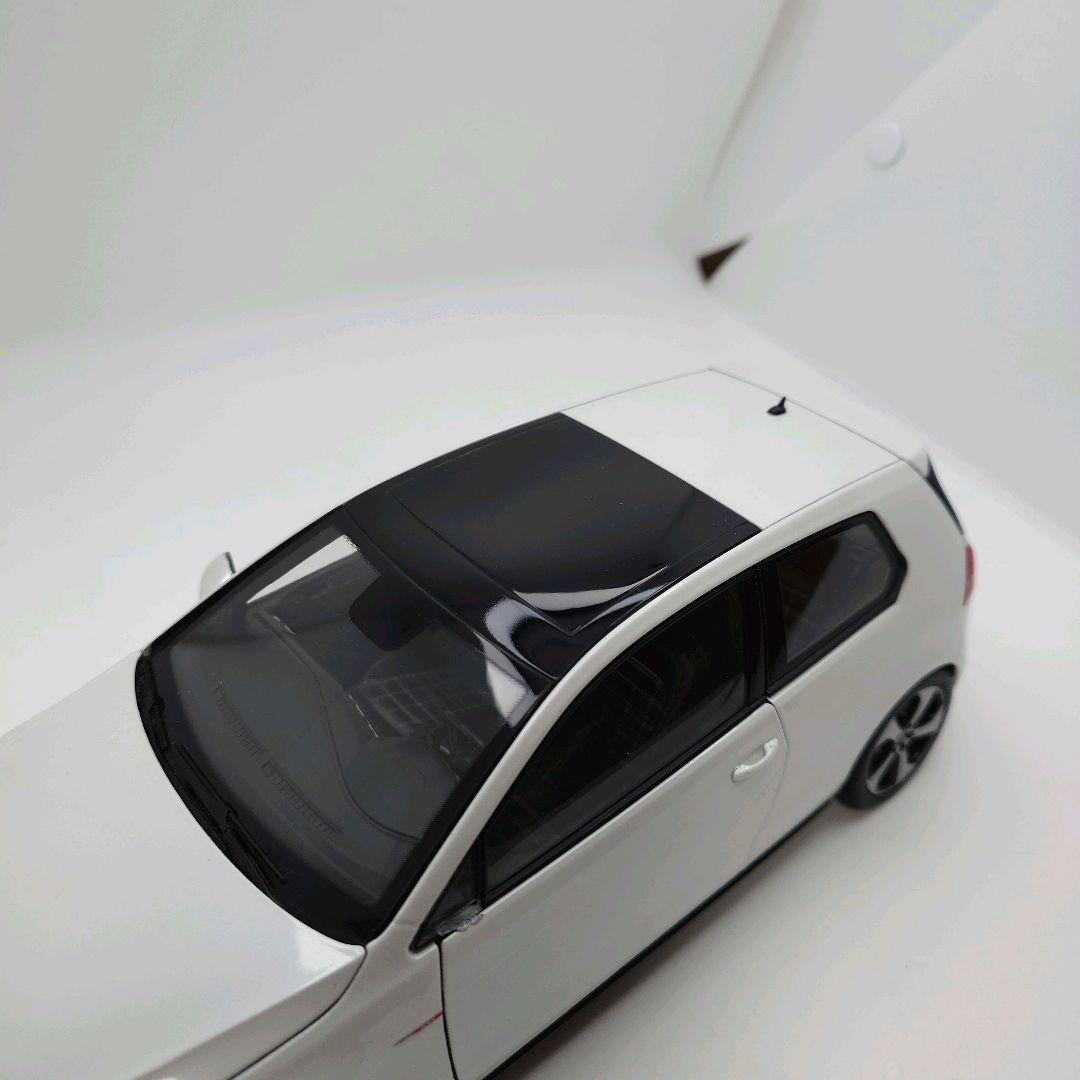 1/18　フォルクスワーゲン　ゴルフ７　GTI　ホワイト　ディーラー正規品
