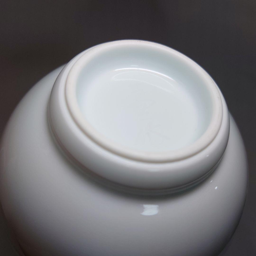 人間国宝　井上萬二　作　白磁竹彫花瓶　高さ26.6センチ