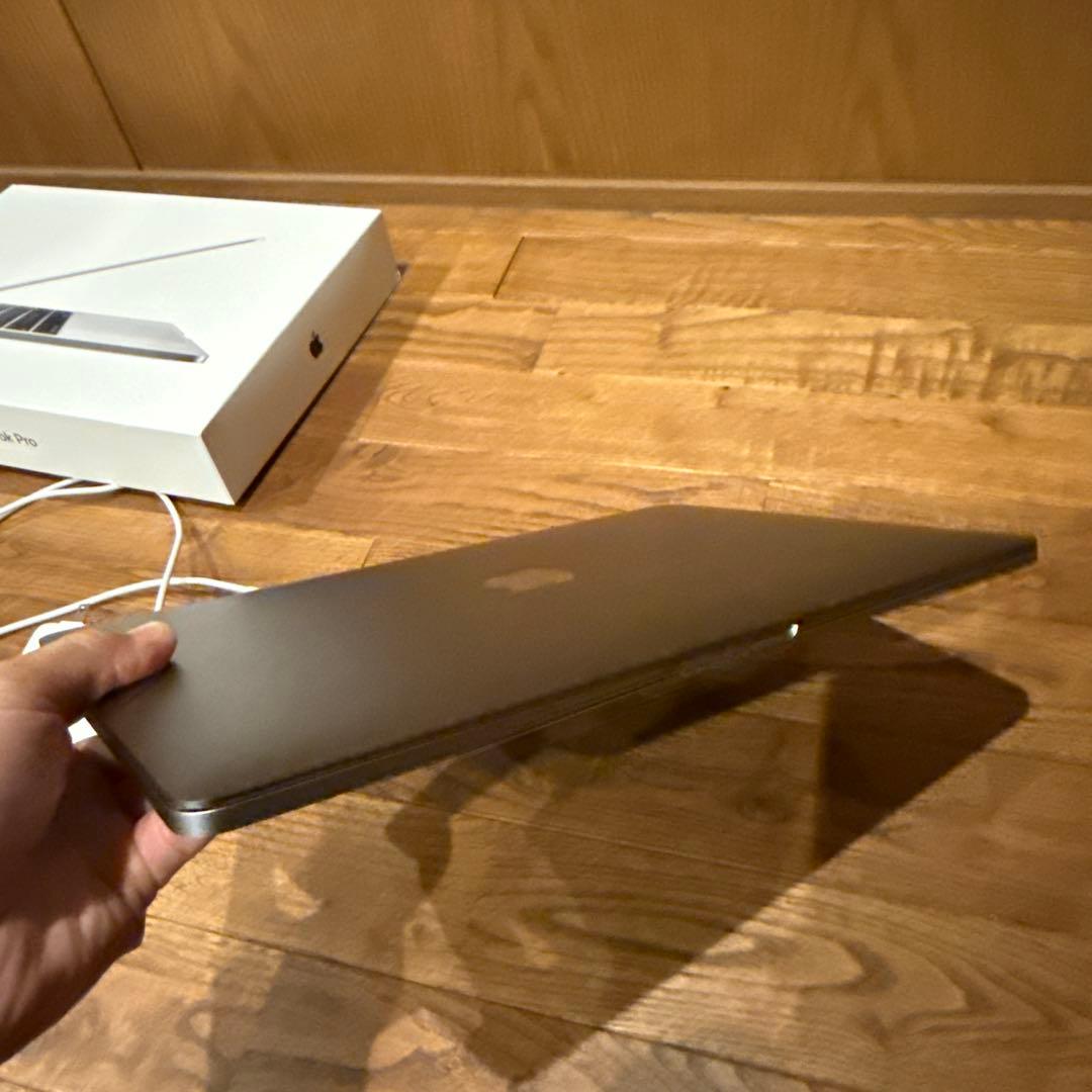 MacBook Pro 2017 本体 充電器付き
