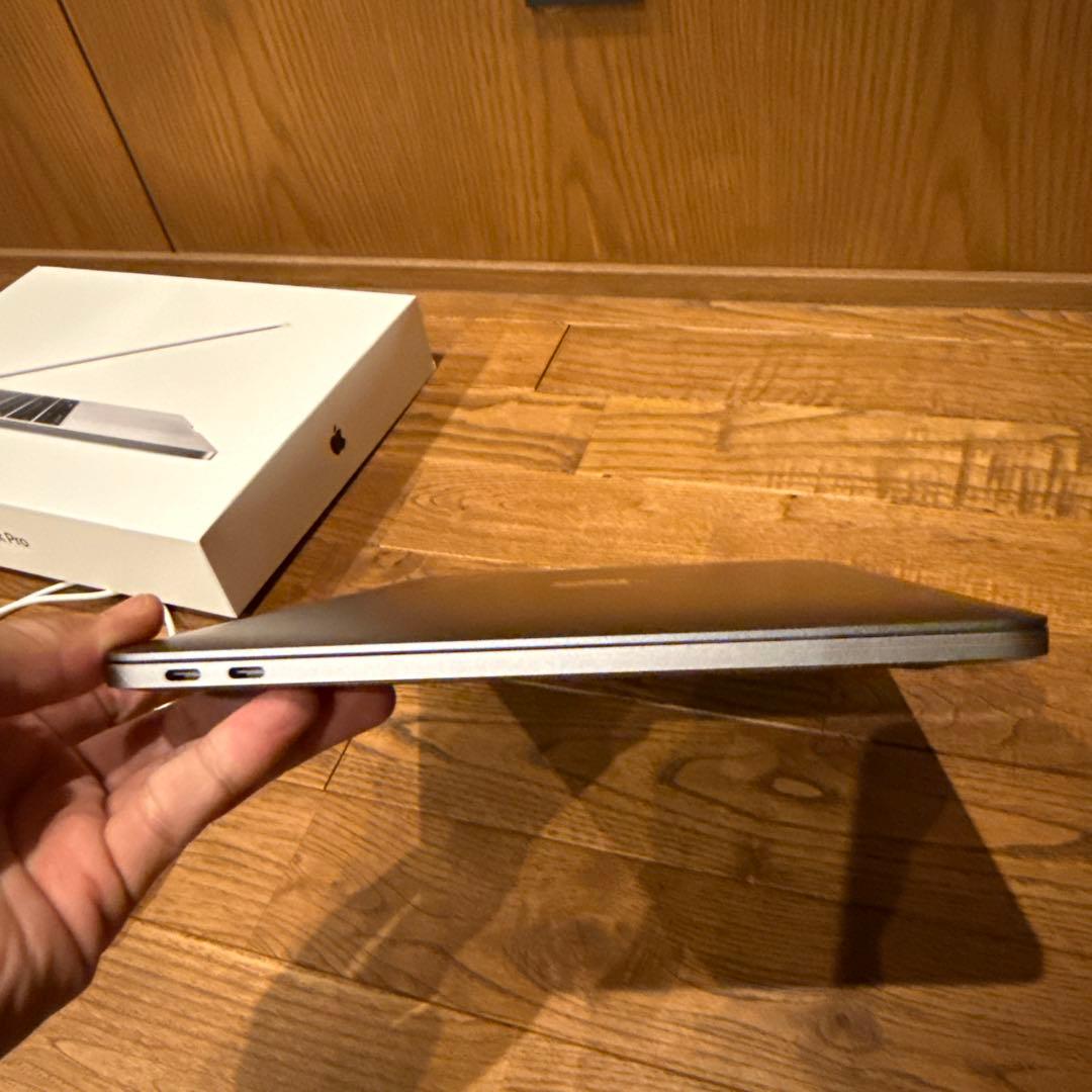 MacBook Pro 2017 本体 充電器付き