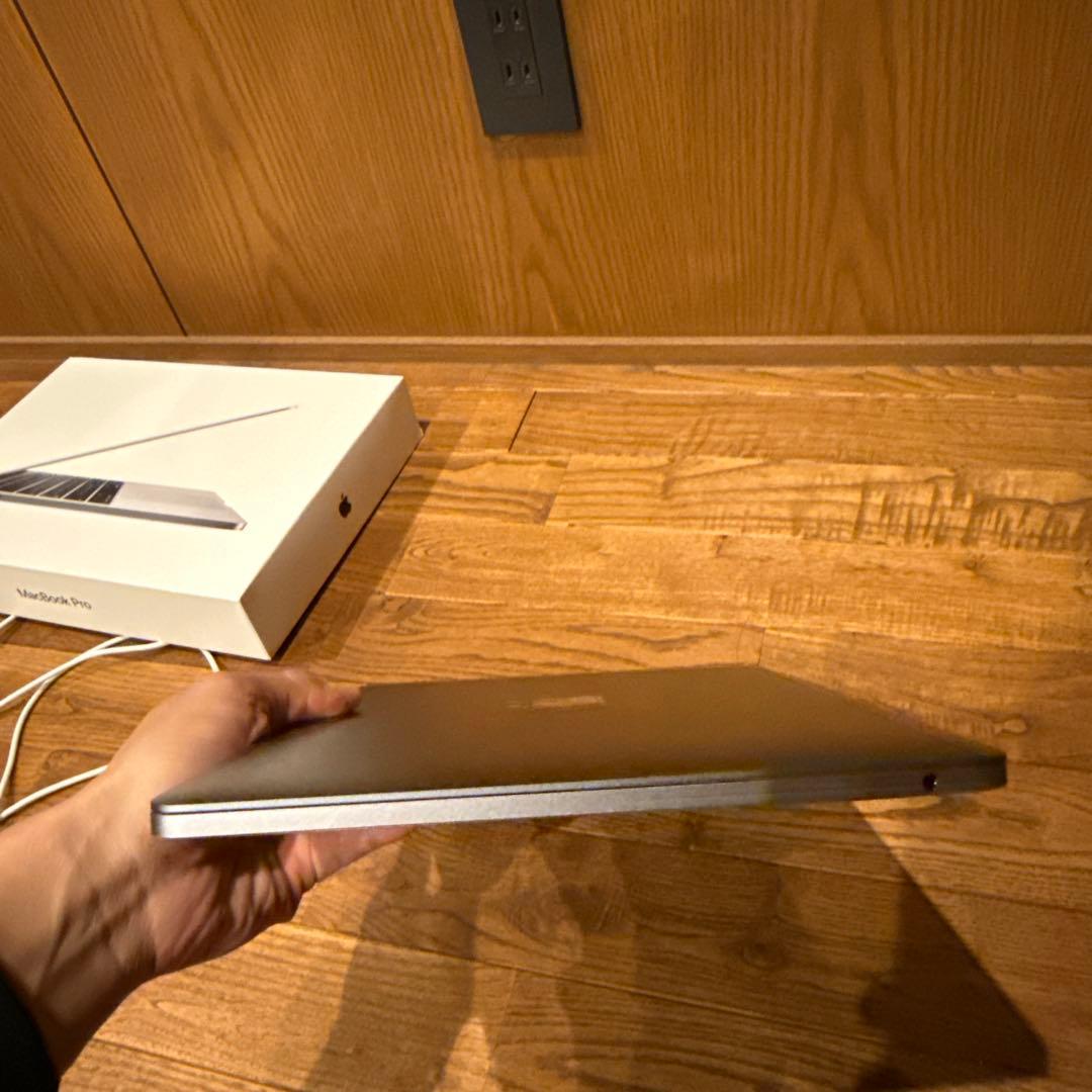 MacBook Pro 2017 本体 充電器付き