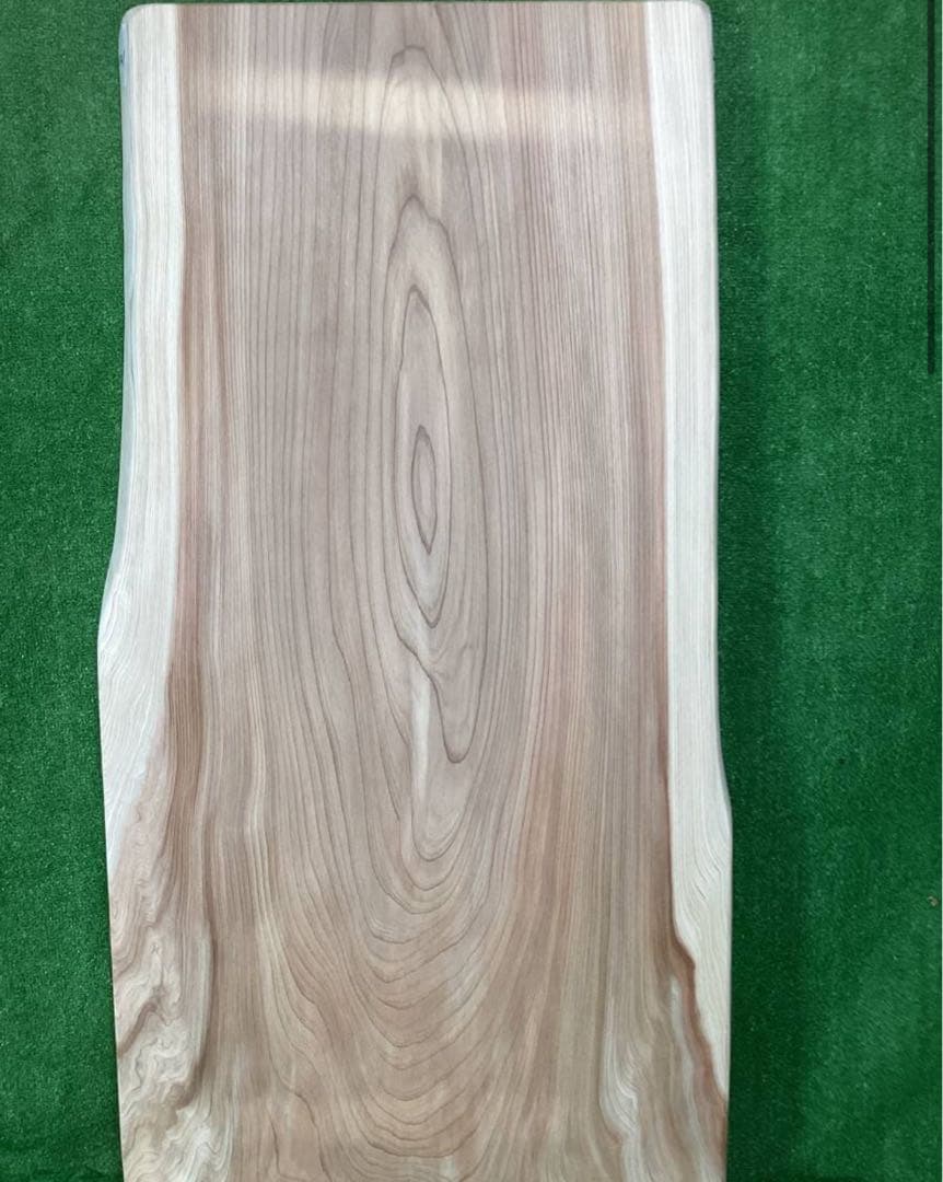 秋田県杉一枚板横110cm上巾48㎝中巾52㎝下巾57㎝×厚み4,1㎝