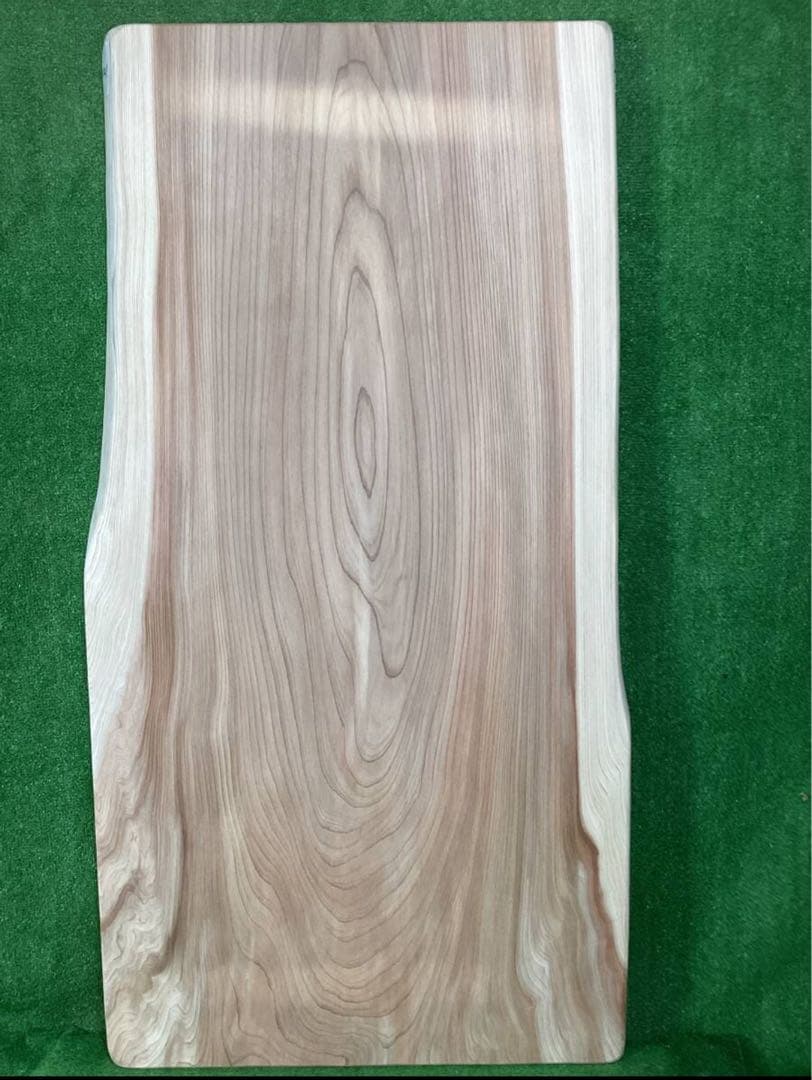 秋田県杉一枚板横110cm上巾48㎝中巾52㎝下巾57㎝×厚み4,1㎝
