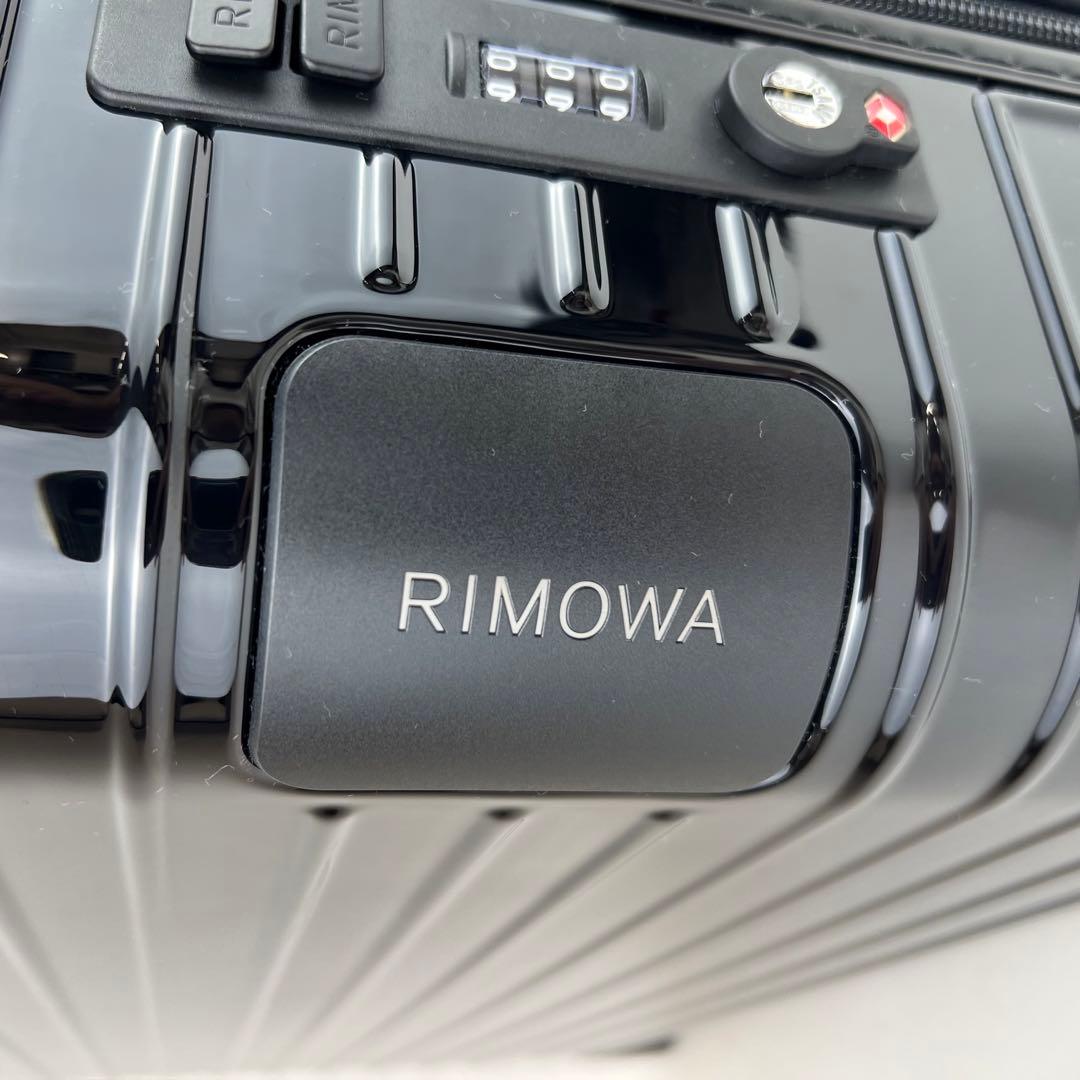 新品 RIMOWA リモワ エッセンシャルライトキャビン 37L ブラック