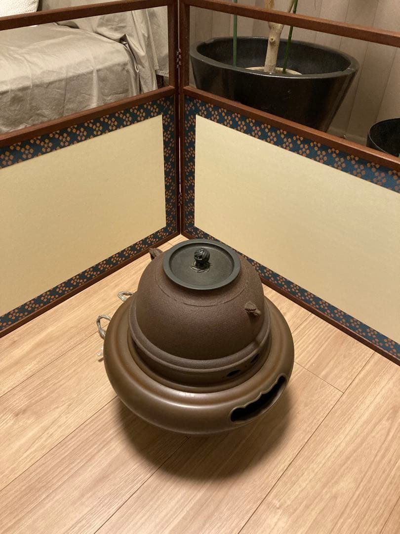 小*梅様 鋳鉄製 茶釜 蓋付き　衝立付き