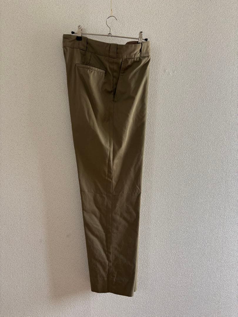 COMOLI コットンギャバウォッシュドパンツ