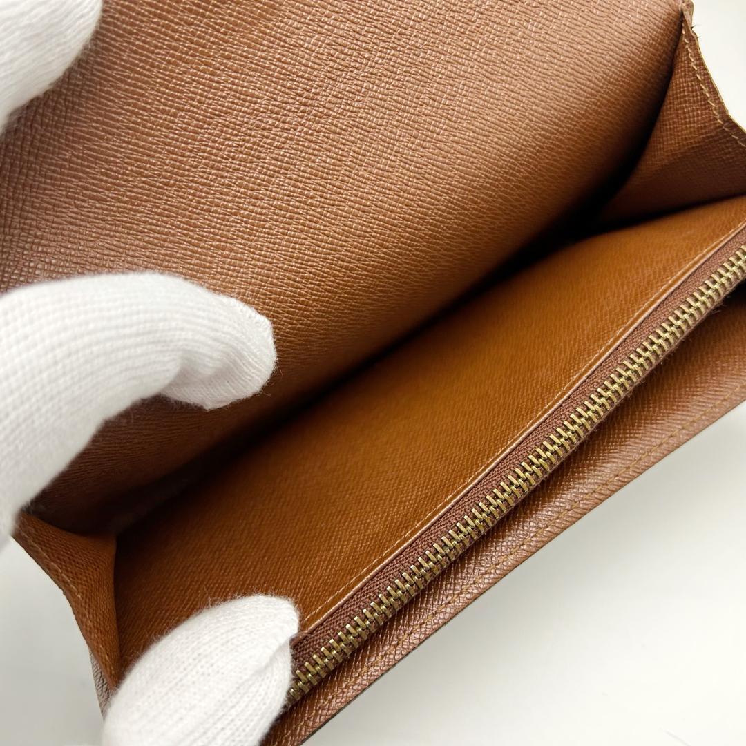 ルイヴィトン　モノグラム　ポルトフォイユサラ　　長財布　折り財布