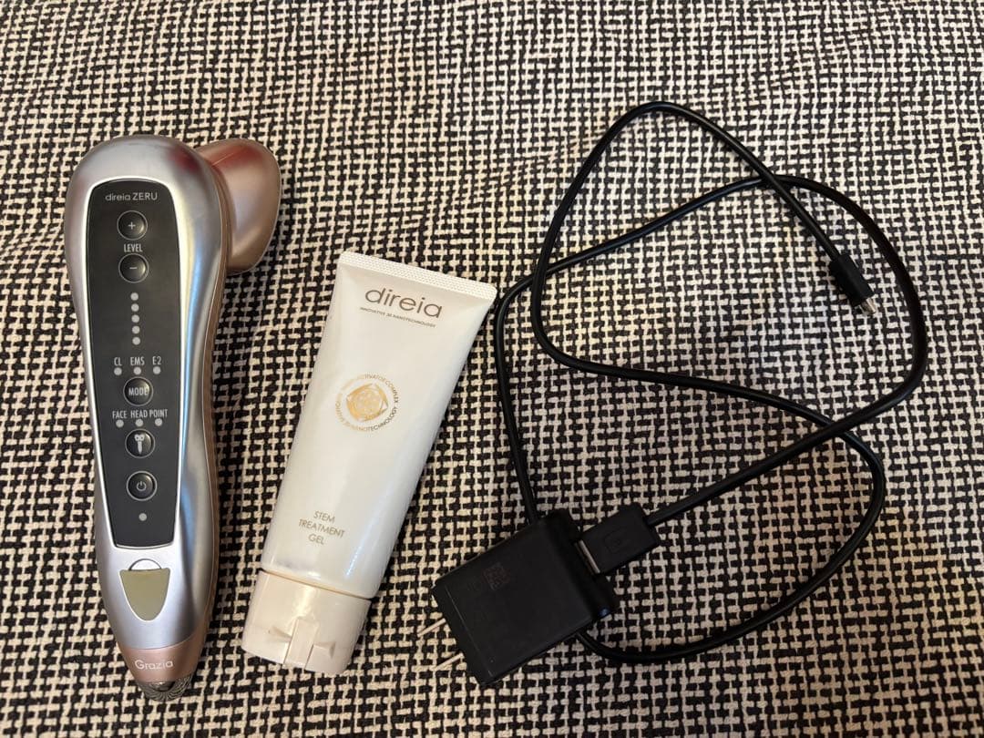 direia ZERU 美顔器 EMS機能付き　ディレイア　ゼル