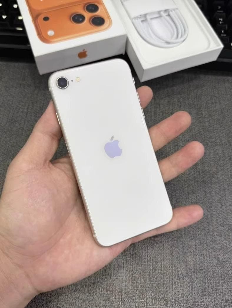 【中古品／超美品】iPhone SE3 128GB｜SIMフリー｜ホワイト
