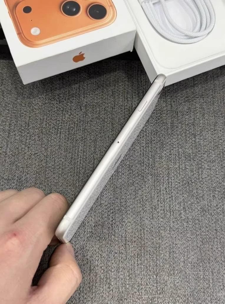 【中古品／超美品】iPhone SE3 128GB｜SIMフリー｜ホワイト