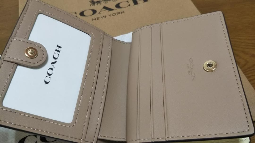 【未使用品】コーチ 財布 フローラルアップリケ 花 二つ折り 金運アップおまけ付