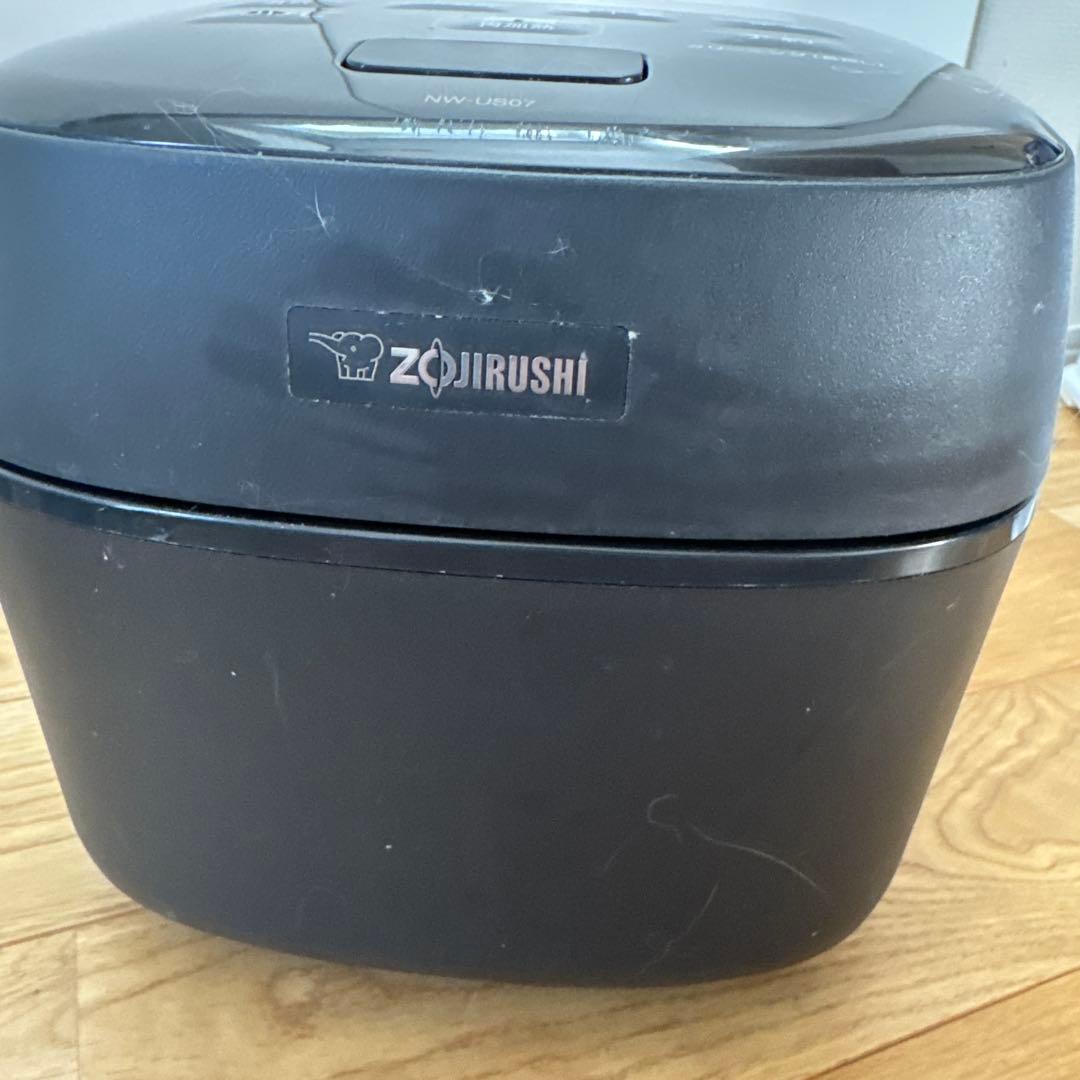 Zojirushi 圧力炊飯器 NW-US07 黒