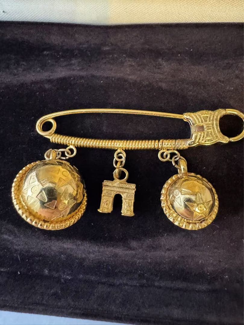 CELINE ゴールド ブローチ