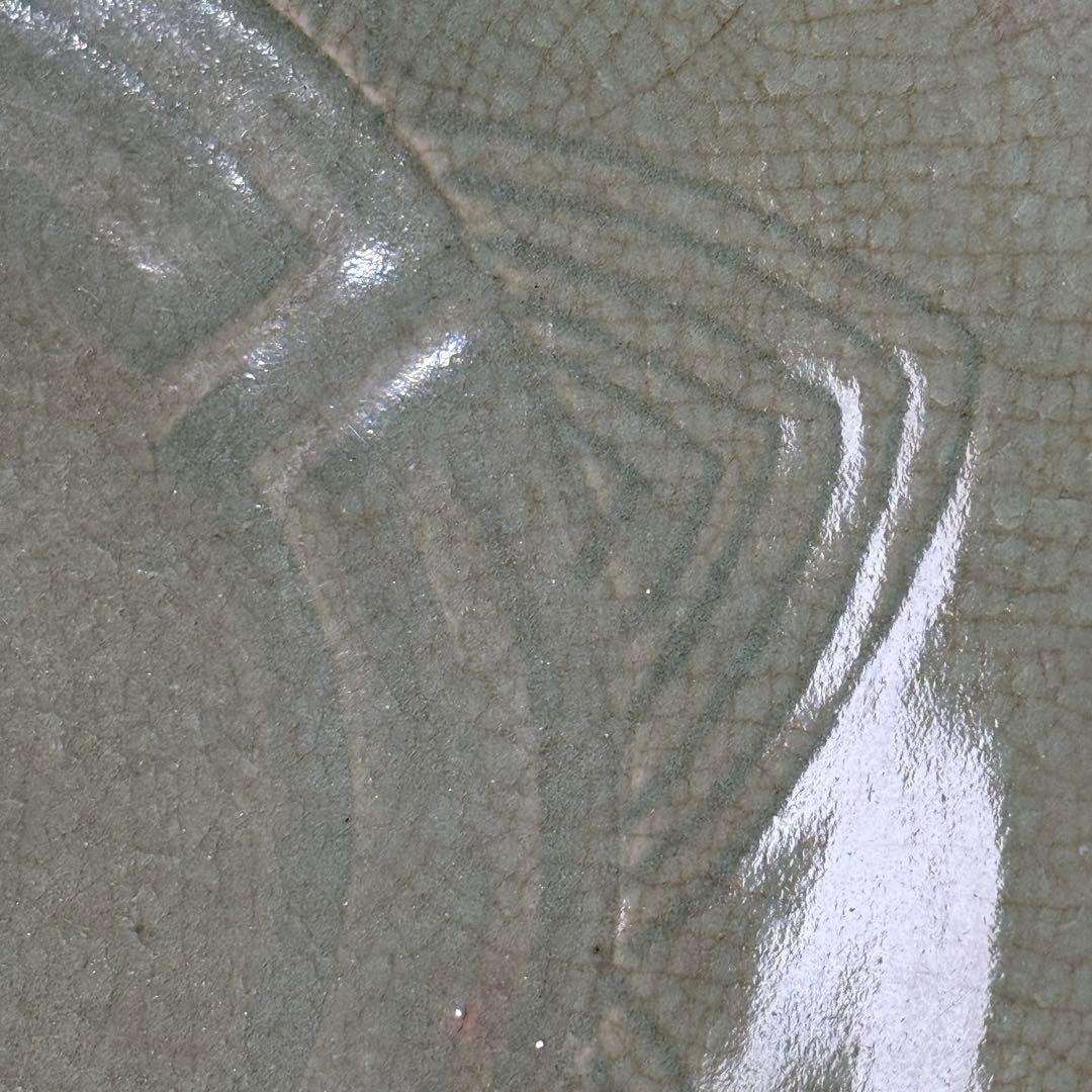 青磁陽刻大皿　盛期鍋島　共箱　1700年前後　美しい貫入　35.9cm　古波佐見