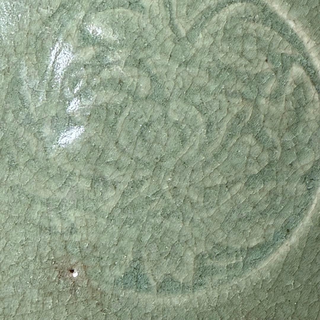 青磁陽刻大皿　盛期鍋島　共箱　1700年前後　美しい貫入　35.9cm　古波佐見