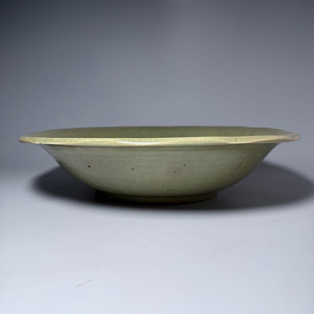 青磁陽刻大皿　盛期鍋島　共箱　1700年前後　美しい貫入　35.9cm　古波佐見