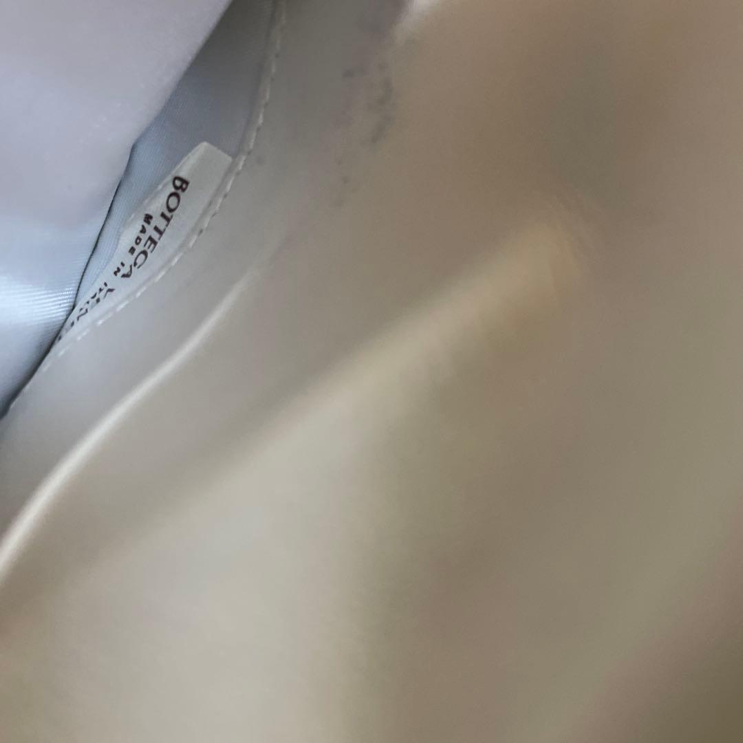 ボッテガヴェネタ　パデッドジップウォレット　二つ折り財布　白　レディース