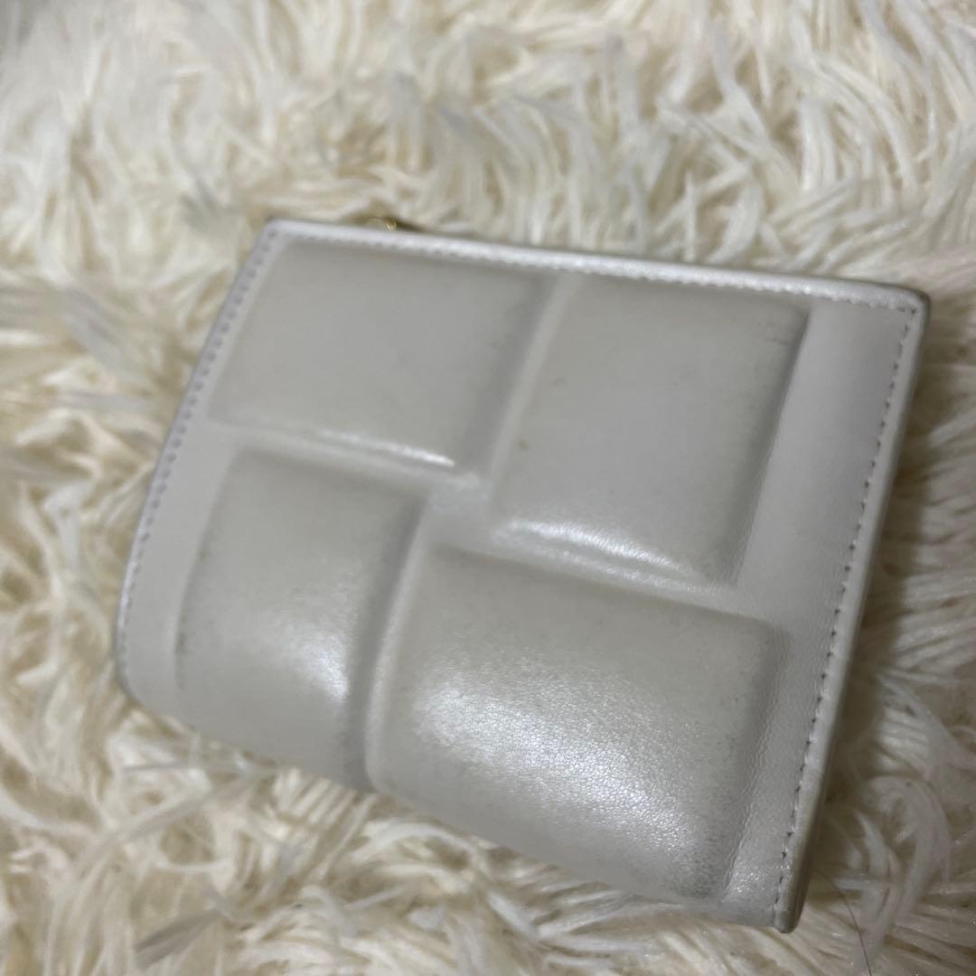 ボッテガヴェネタ　パデッドジップウォレット　二つ折り財布　白　レディース