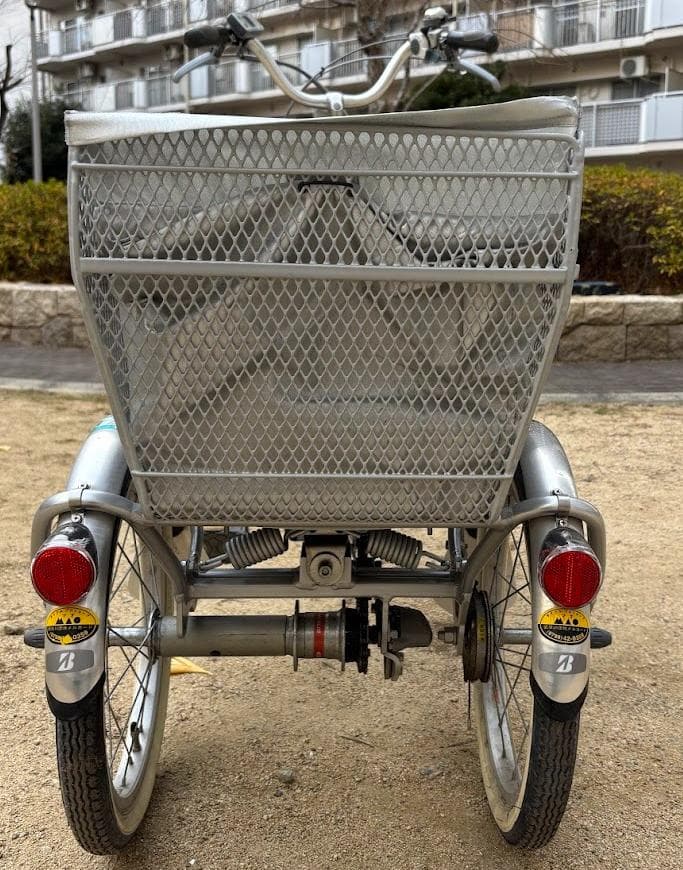 三輪電動アシスト自転車 ブリヂストン ロビンフッド シルバー 手渡し 神戸