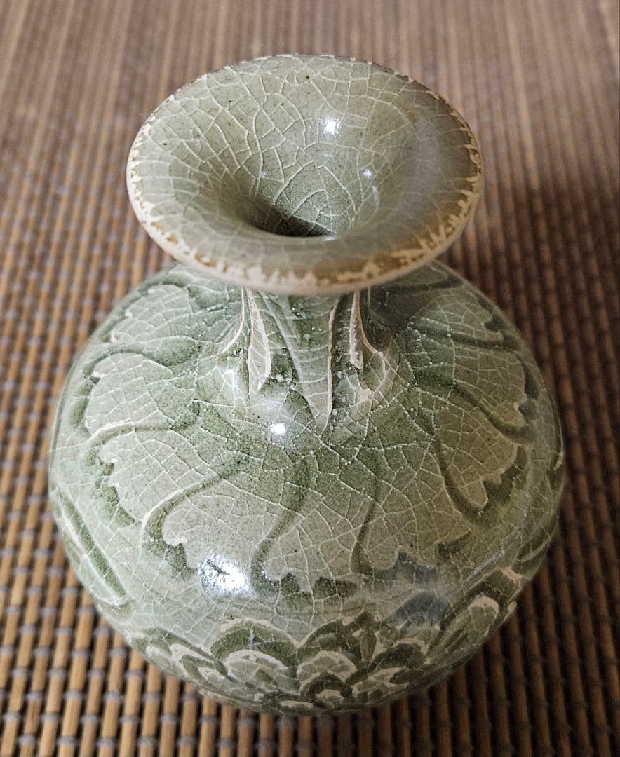 中国古美術　中国古陶磁器　中国古玩　耀州窯　青磁　陰刻　草花文様　小瓶　小壺