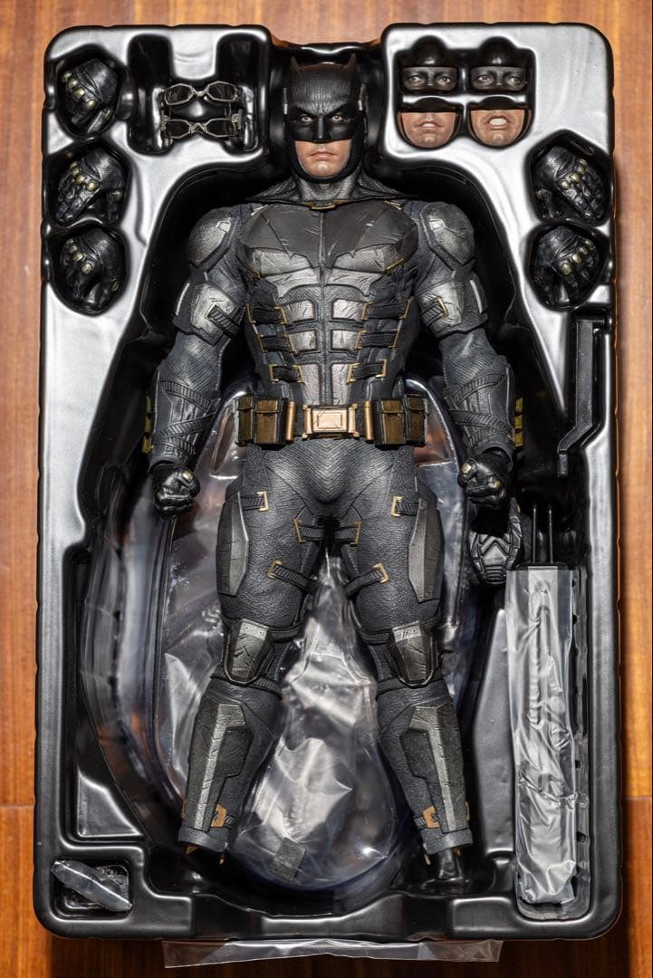 ホットトイズ バットマン タクティカルスーツ ジャスティスリーグ フィギュア