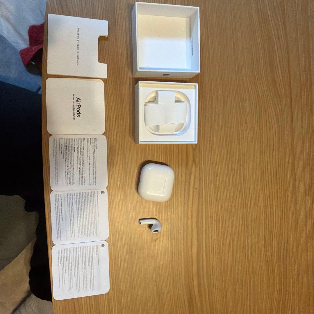 AirPods 4本体 ホワイト 充電ケース付き