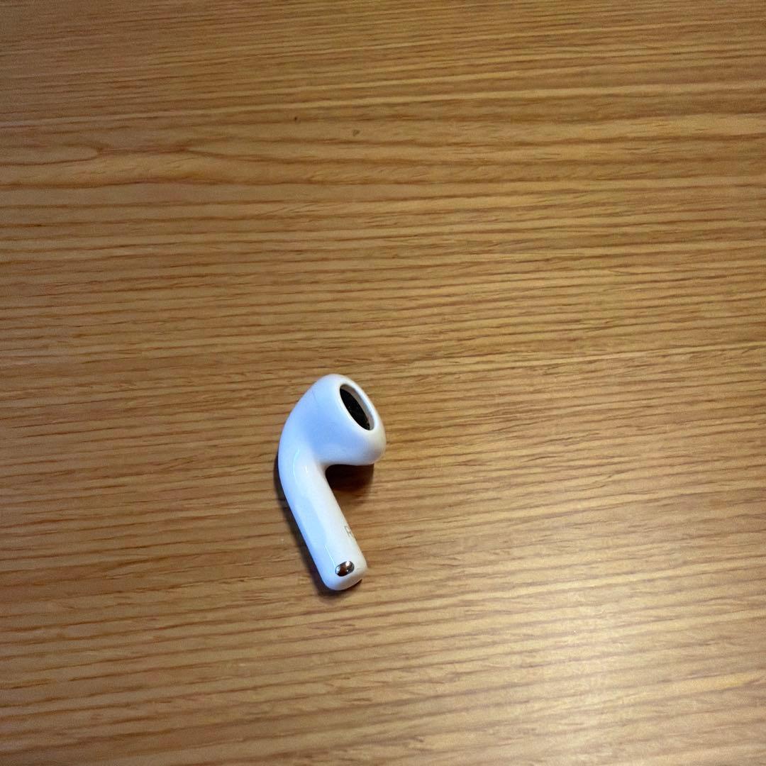 AirPods 4本体 ホワイト 充電ケース付き