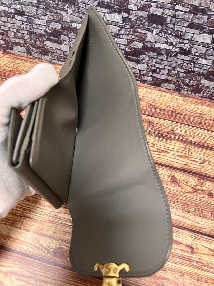 CELINEセリーヌ　トリオンフコンパクトウォレットPebble