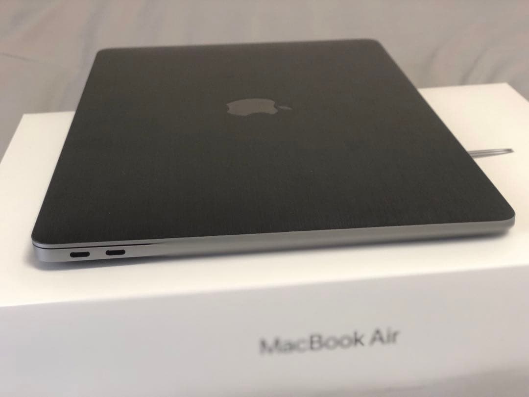 アップル Macbook Air M1 2020 13インチ　(スキンシール付)