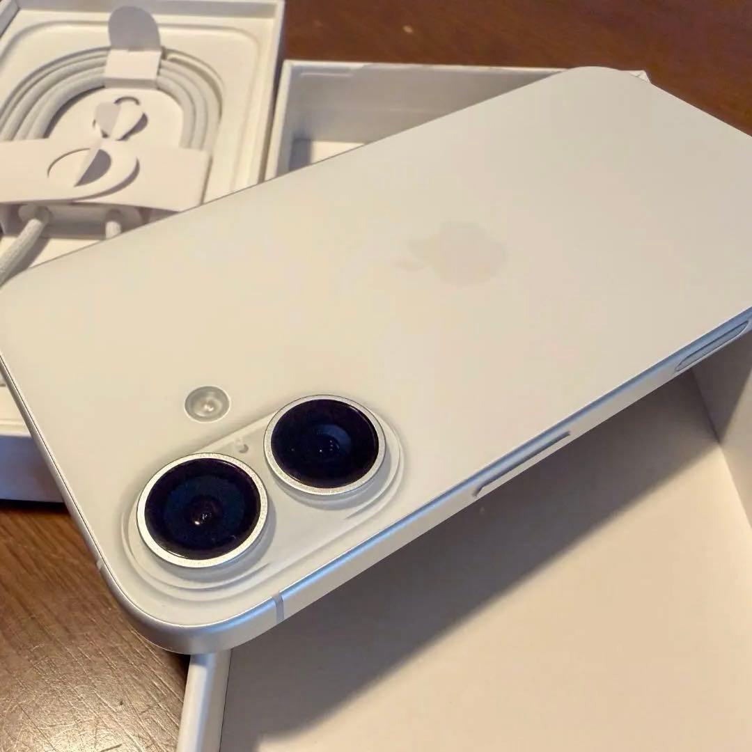 新品同様 iPhone 16 128GB ホワイト SIMフリー