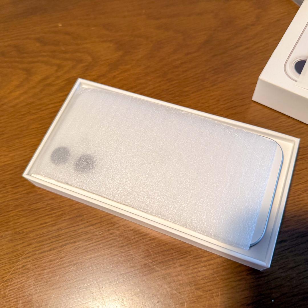 新品同様 iPhone 16 128GB ホワイト SIMフリー