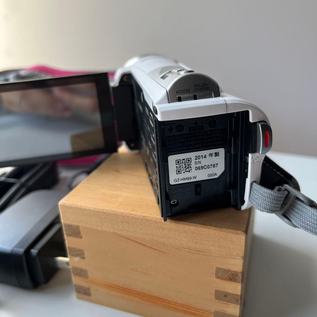 ビデオカメラ JVC GZ-HM99 バッテリー2個付き、別売りケース付き‼️