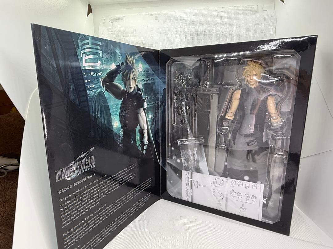 FINAL FANTASY VII クラウド・ストライフ フィギュア