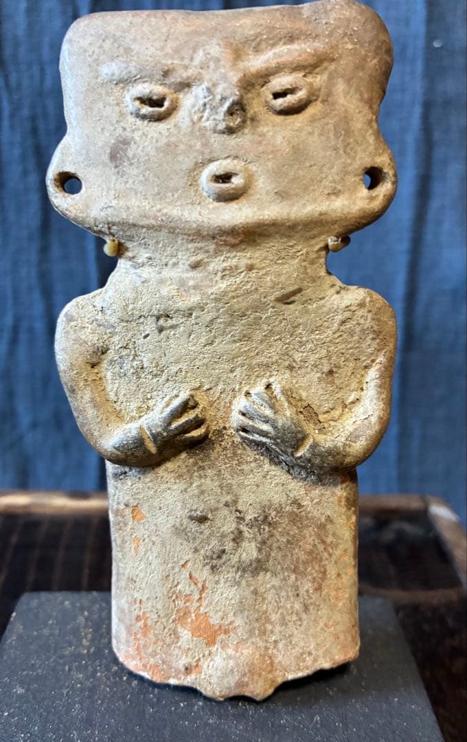 女性の土偶　発掘品　板状土偶　埴輪