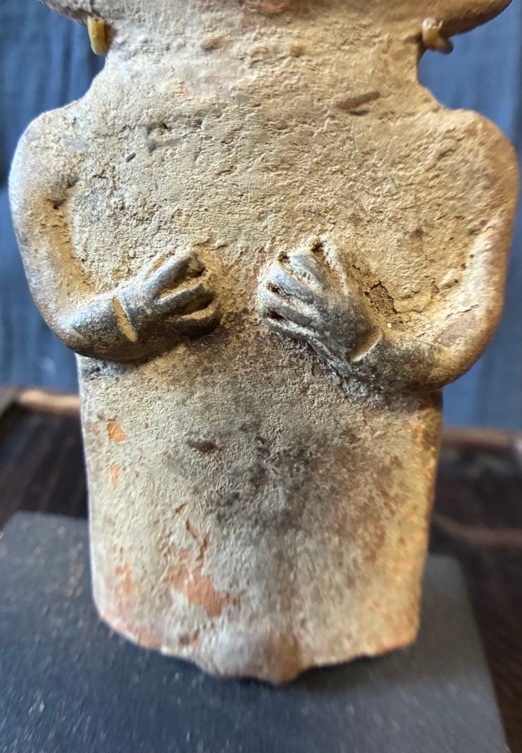 女性の土偶　発掘品　板状土偶　埴輪