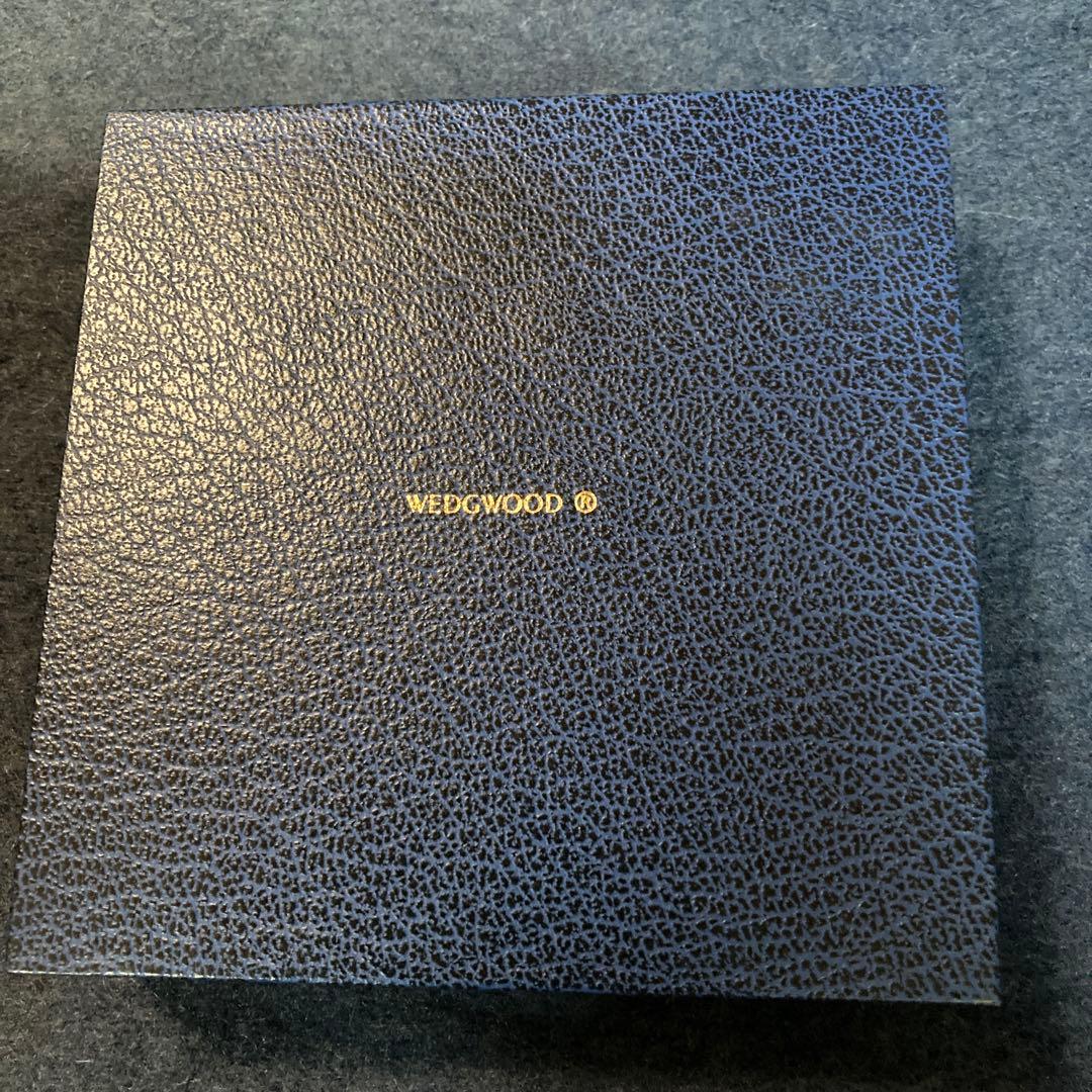 箱つき•WEDG WOOD（ウェッジウッド）ブローチ