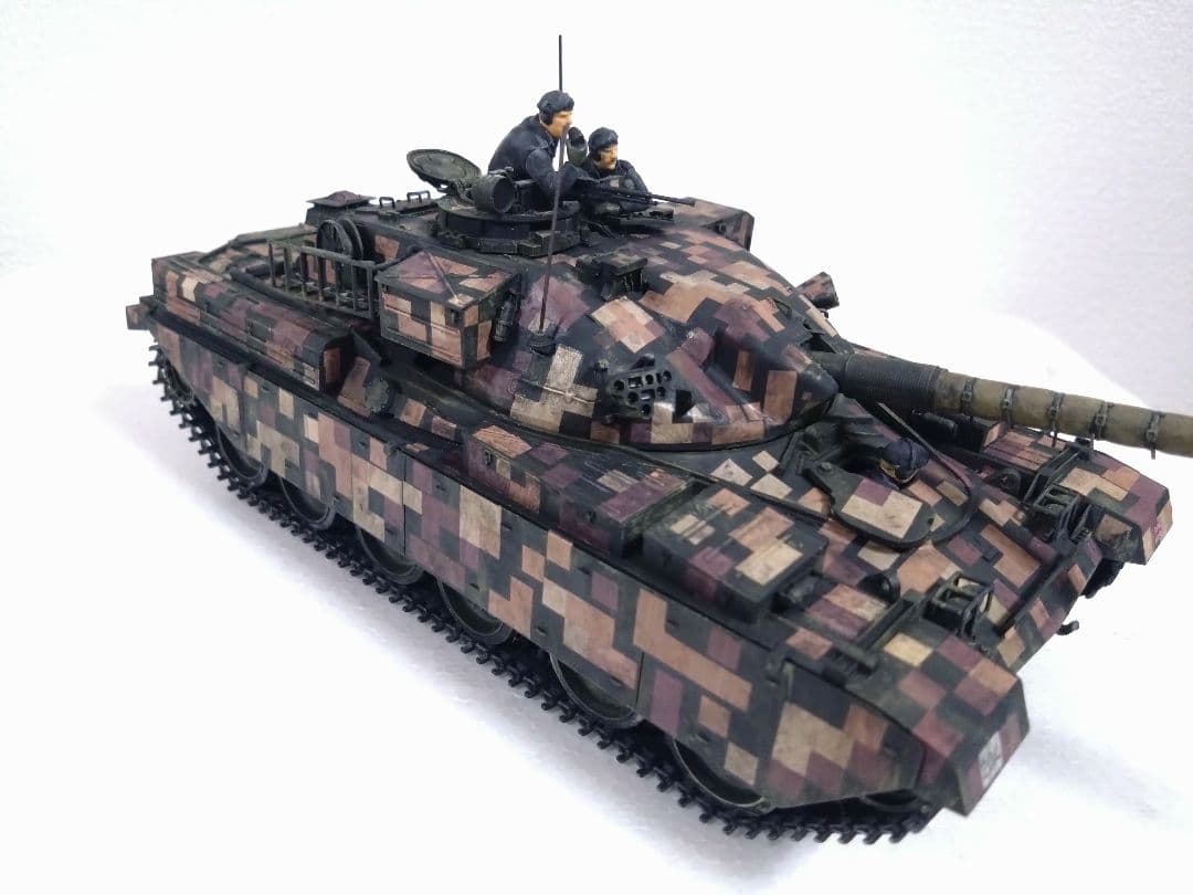 プラモデル戦車プラモデル　1/35チーフテン　デジタル迷彩完成品