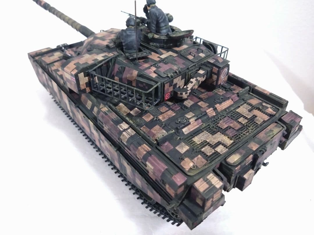 プラモデル戦車プラモデル　1/35チーフテン　デジタル迷彩完成品